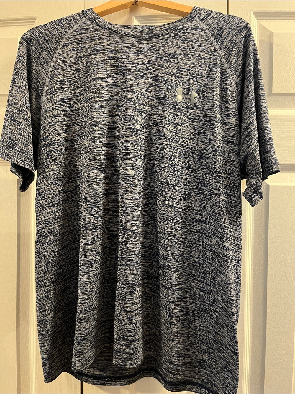 Under Armour Men’s Blue Heathered Short Sleeve Performance heat gearTee- size L